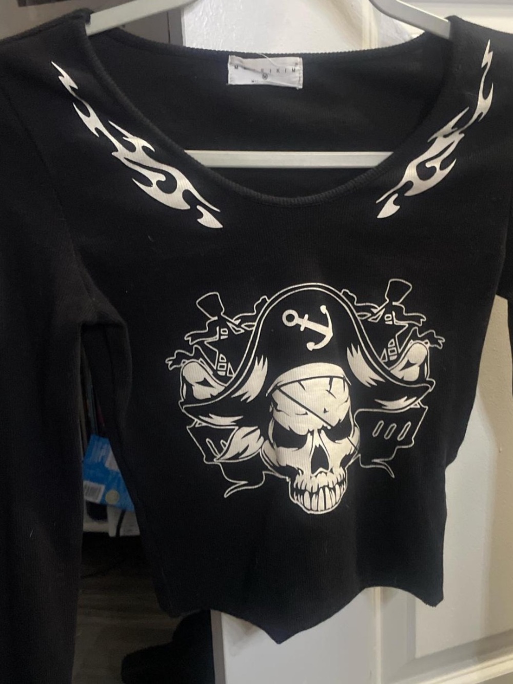 Women's Black Long-Sleeve Skull Graphic Tee